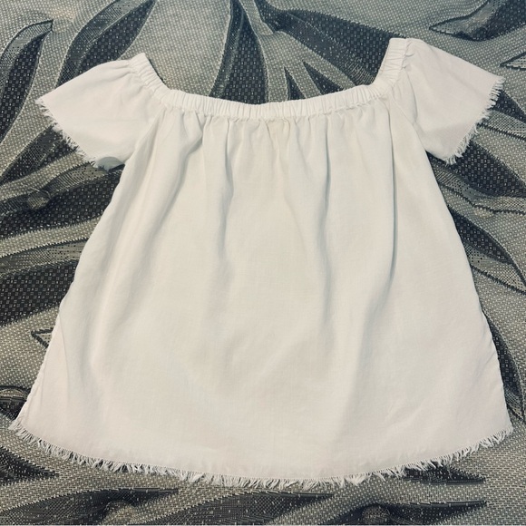CLOTH & STONE 🤍 Anthropologie White Off The Shoulder Fringe Hem Blouse - Picture 5 of 9